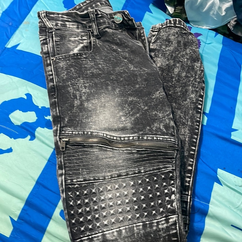 Men's pants in good condition size 30/32 is skinny flex.